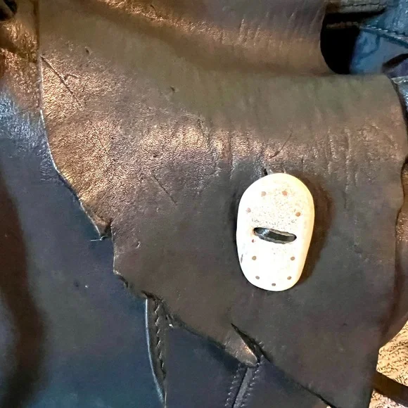 Black Leather backpack, handcrafted. Soft leather sturdy adjustable strap. - Picture 7 of 16